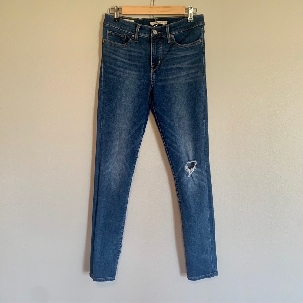 Levi Highwaisted Stretchy Denim